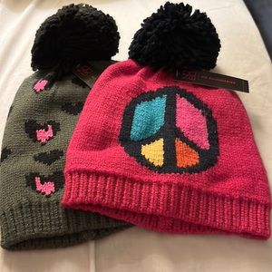 2 GIRLS BEANIES